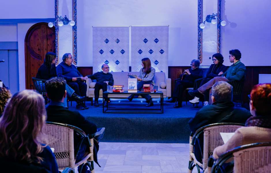 Alzira es transforma en illa de la lectura amb un festival que uneix tradició i joventut |