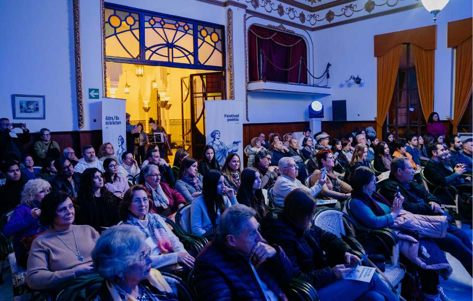 Alzira es transforma en illa de la lectura amb un festival que uneix tradició i joventut |