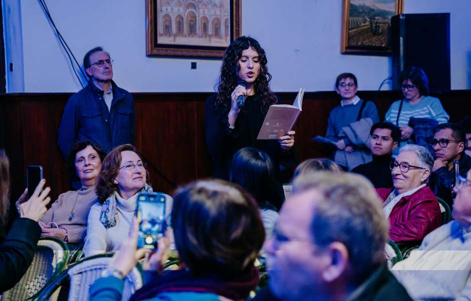 Alzira es transforma en illa de la lectura amb un festival que uneix tradició i joventut |