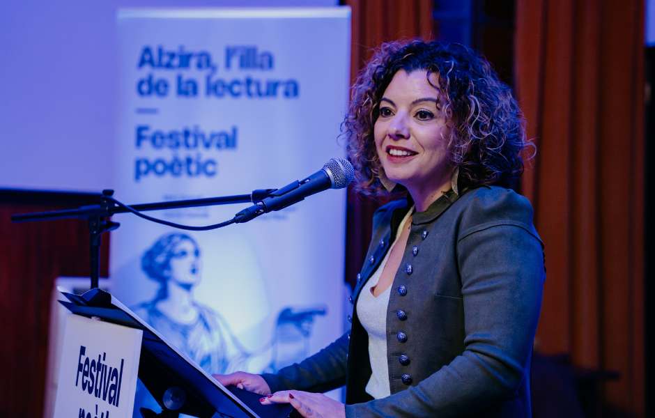 Alzira es transforma en illa de la lectura amb un festival que uneix tradició i joventut |