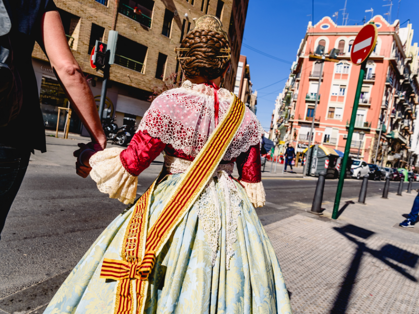 Festes, foc i tradició: la cultura valenciana a través dels llibres |