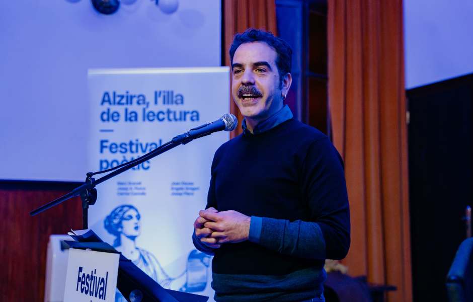 Alzira es transforma en illa de la lectura amb un festival que uneix tradició i joventut |