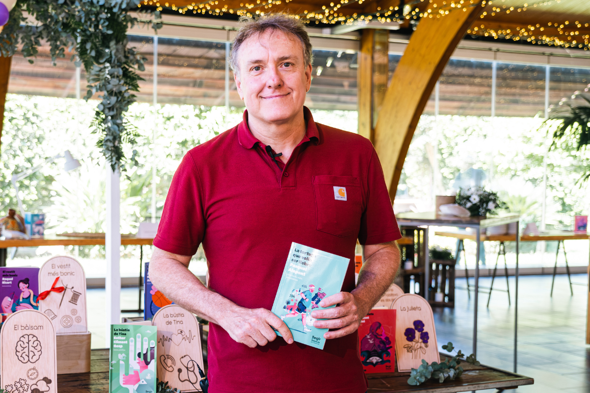 Parlem de Pasqual Alapont, una veu polifacètica de la literatura valenciana.
