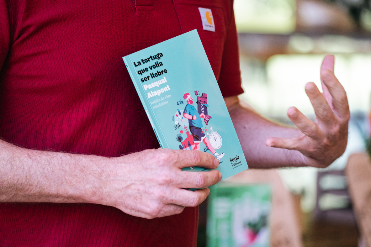 Parlem de Pasqual Alapont, una veu polifacètica de la literatura valenciana. |