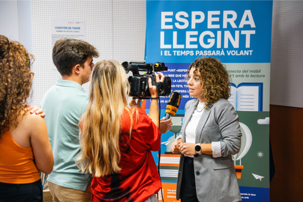 La Fundació Bromera i el Departament de Salut de la Ribera promouen la lectura en valencià. |