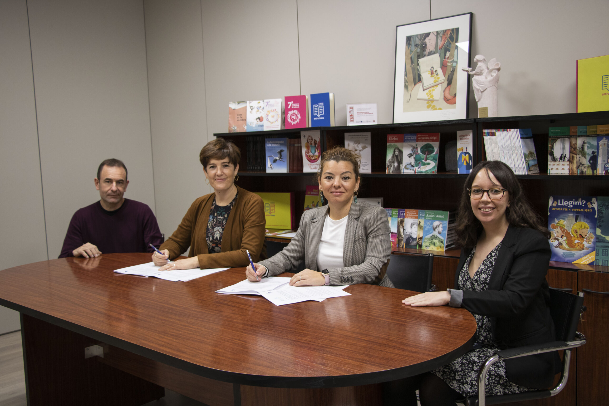 La Fundació Bromera i el Col·legi Oficial de Bibliotecaris signen un conveni de col·laboració